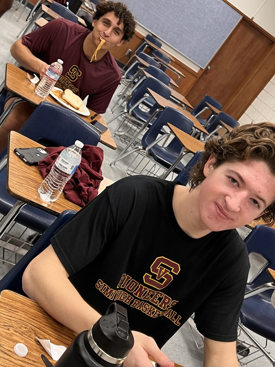 Thank you Presto Pasta for team dinner!! #PrestoPasta
<a href="/svhspioneers/">Simi Valley HS | Athletics Dept.</a> <a href="/simivalleybball/">SimiValleyBasketball</a> <a href="/AurandBlueprint/">Blueprint Sports</a>