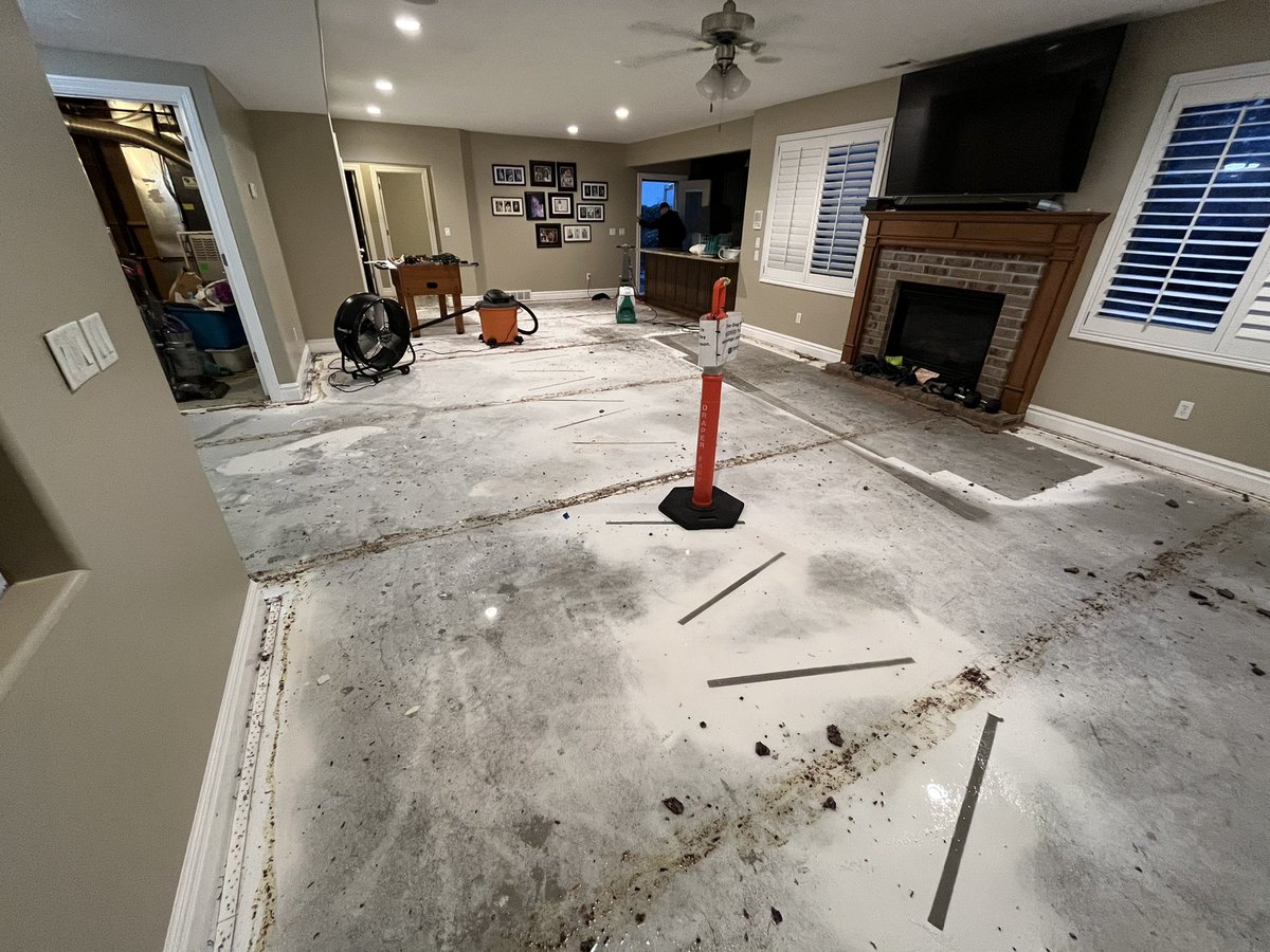 LincolnGraves's tweet photo. BREAKING: About a dozen Draper families dealing with severe flooding along Cherry Crest Dr. They say rain and water from melting snow have saturated the ground in their neighborhood and it’s not draining properly. These are pictures from one home. https://t.co/vw2to7Z5mw