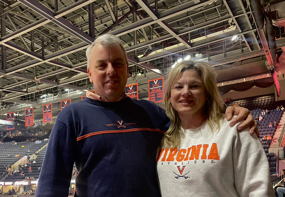 Nurs621's tweet photo. @UVAMensHoops past our bedtime, school night &amp; a commute….we’re going to need a win! #wahoo https://t.co/6MCjkuuEVW