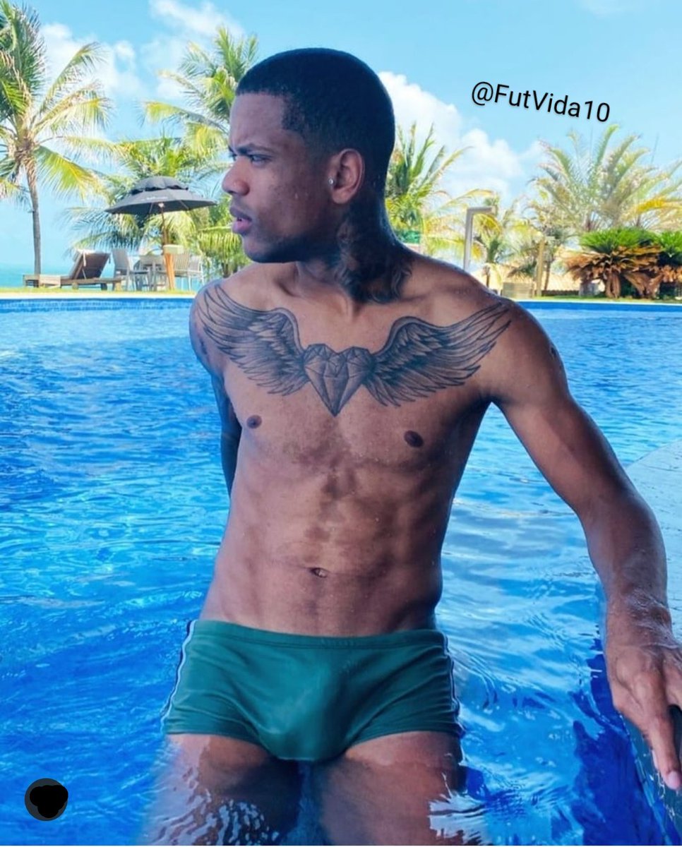 FutVida10's tweet photo. Que delícia de volume na sunga do Atacante Caio Paulista.
🍆🍆🍆🤤🤤🤤
#Futebol #Soccer #Football #Bulge #Sunga #SungaVerde #Gostoso #Lindo #Fluminense
#CaioPaulistaFV https://t.co/BGe694UKZx