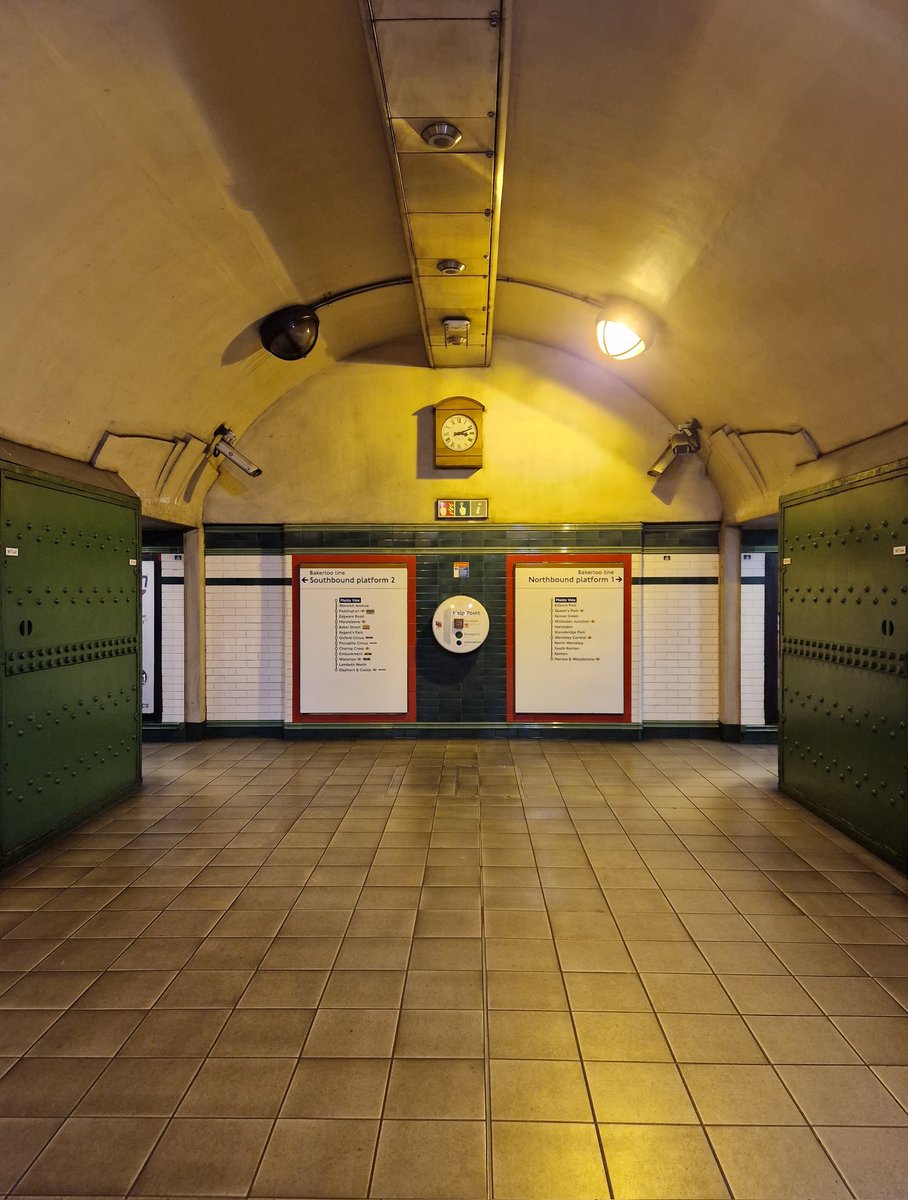 asadkm's tweet image. London Underground. #London #LondonUnderground #bakerloo #train #bakerlooline #tfl