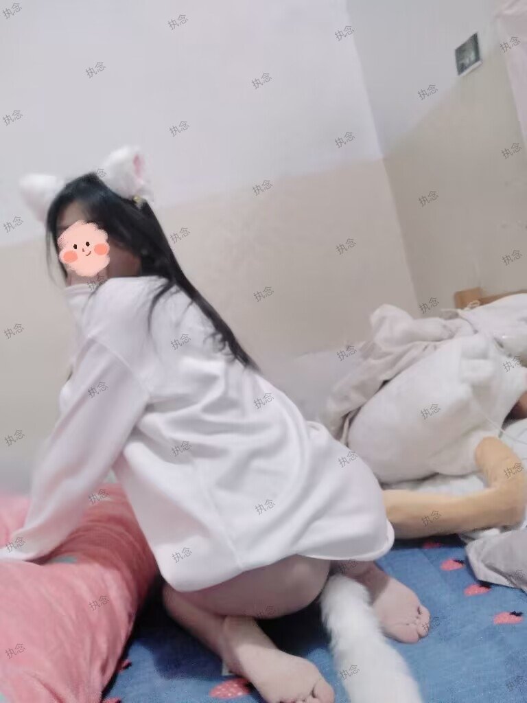 猫耳朵跟尾巴真的很配，这次sj小姐姐很乖，很配合，sj很愉快，临近新年，祝大家新年快乐！