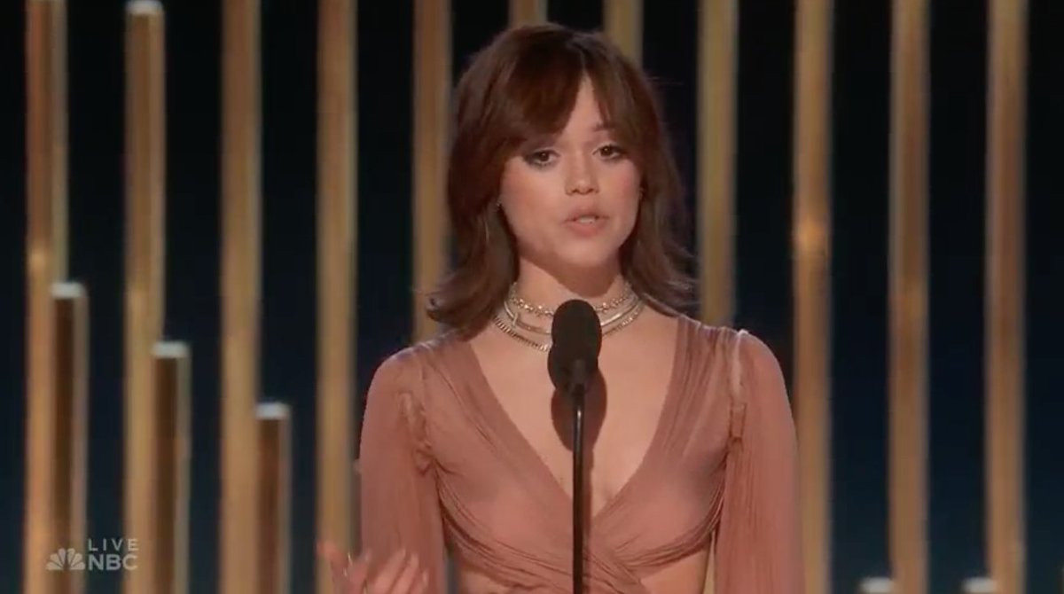 delicaterey's tweet photo. the supreme has arrived ! #GoldenGlobes https://t.co/Rz5sY2RMTC