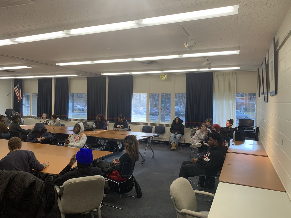 ClassPreston's tweet image. SHS’s Big Little peer mentor program kicked off today! Great job by the mentors and mentees! @MrDennisGreen @SCSchools @AnibalSolerJr @Lynne_Rutnik