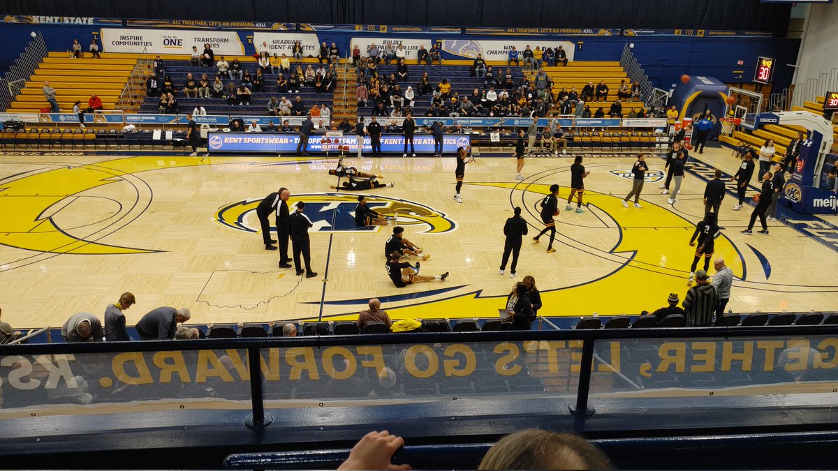 TribSportsLady's tweet image. Kent State vs Toledo. Love college hoops #KentState #Flashes #Toledo #NCAAMBB