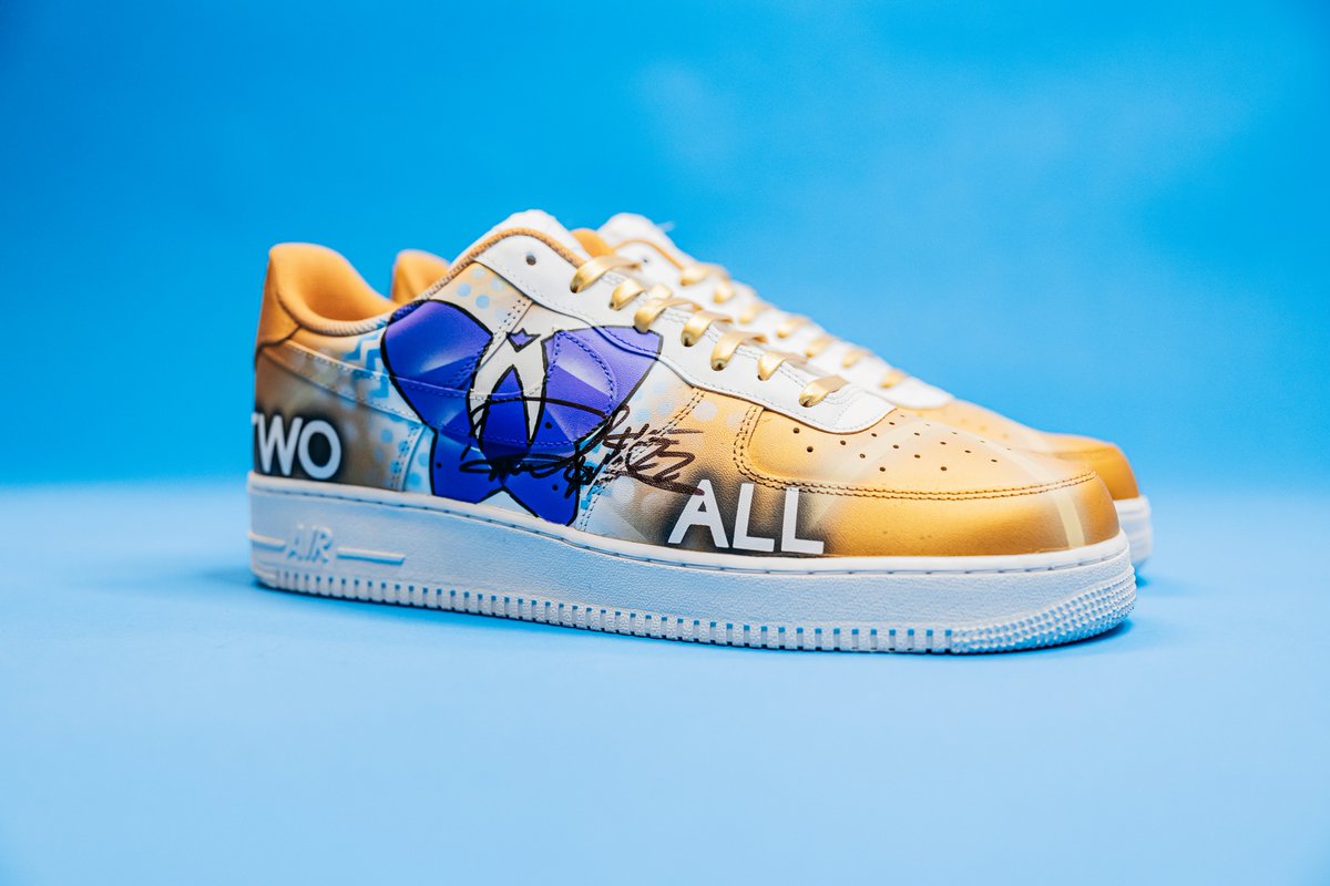 Titans's tweet image. RETWEET to help Derrick Henry win the #WPMOYChallenge and enter for a chance to win these custom kicks autographed by the King. 👑

#WPMOYChallenge + @KingHenry_2
#WPMOYChallenge + @KingHenry_2
#WPMOYChallenge + @KingHenry_2
#WPMOYChallenge + @KingHenry_2