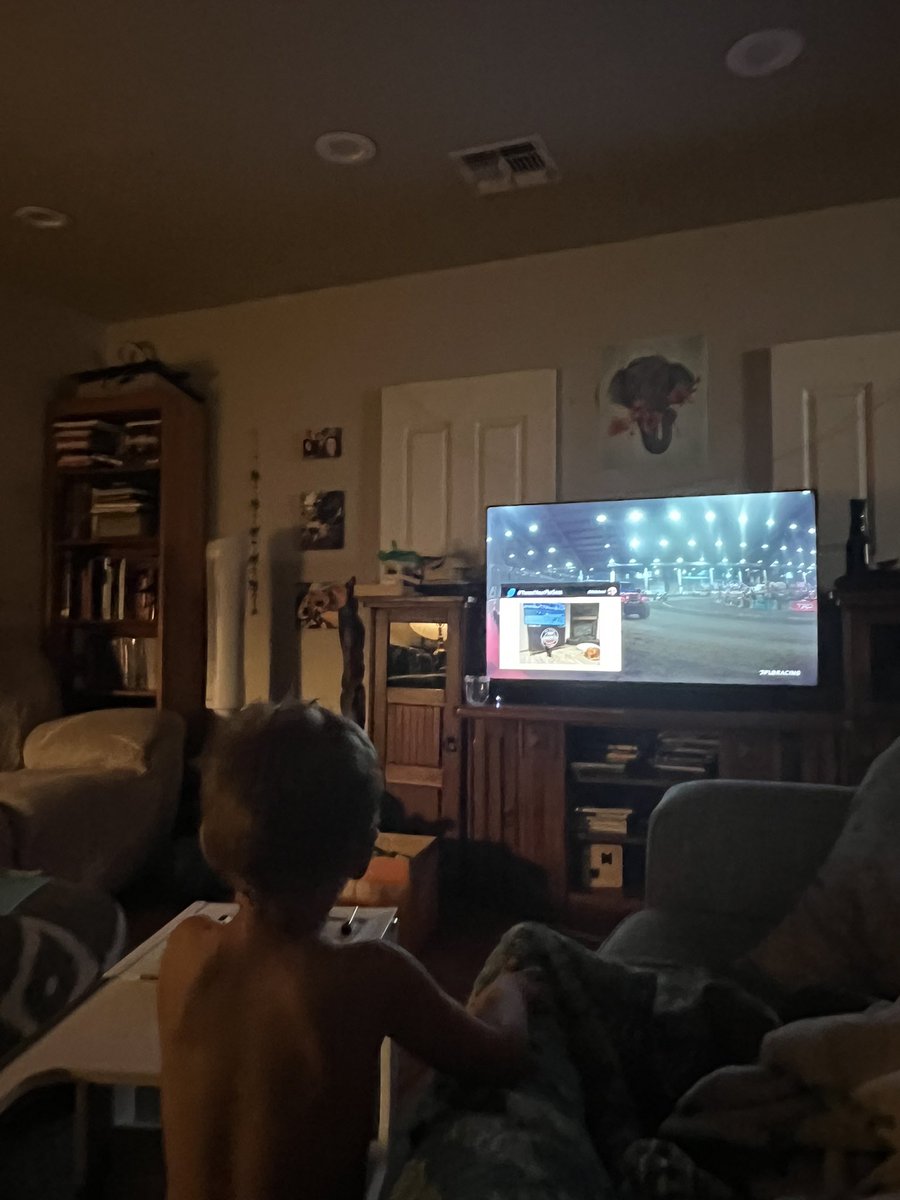 SmoothFoxArt's tweet photo. @Gr22Motorsports getting ready to watch grandpa’s #22g car #chilibowl #tweetyourfloseat https://t.co/BtGCOQ2tOo