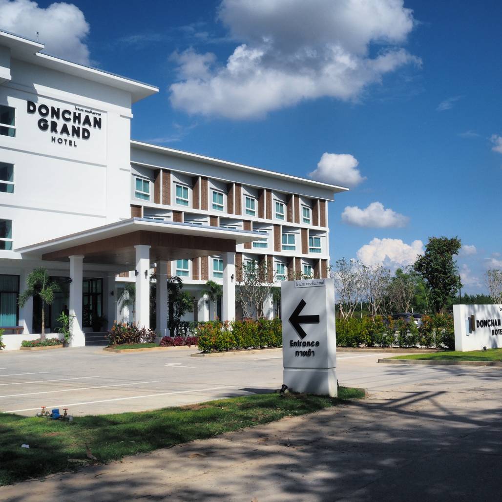 donchangrand's tweet photo. ที่พักแถวชานเมือง เข้าเมืองเดินทางสะดวก 15 นาที
 โรงแรมดอนจั่นแกรนด์ เชียงใหม่
คืนละ 650- (จ-พฤ ) 680- (ศ- อา)  
ให้บริการ ทุกวัน 24 ชม. มีที่จอดรถกว้างขวาง 
https://t.co/nMCSZKiiA7
line 
@donchangrand

tel 053240699
  #ที่พักเชียงใหม่ #เชียงใหม่ที่พัก #ที่พัก #โรงแรม  #ที่เที่ยว https://t.co/wUelOaPZSO