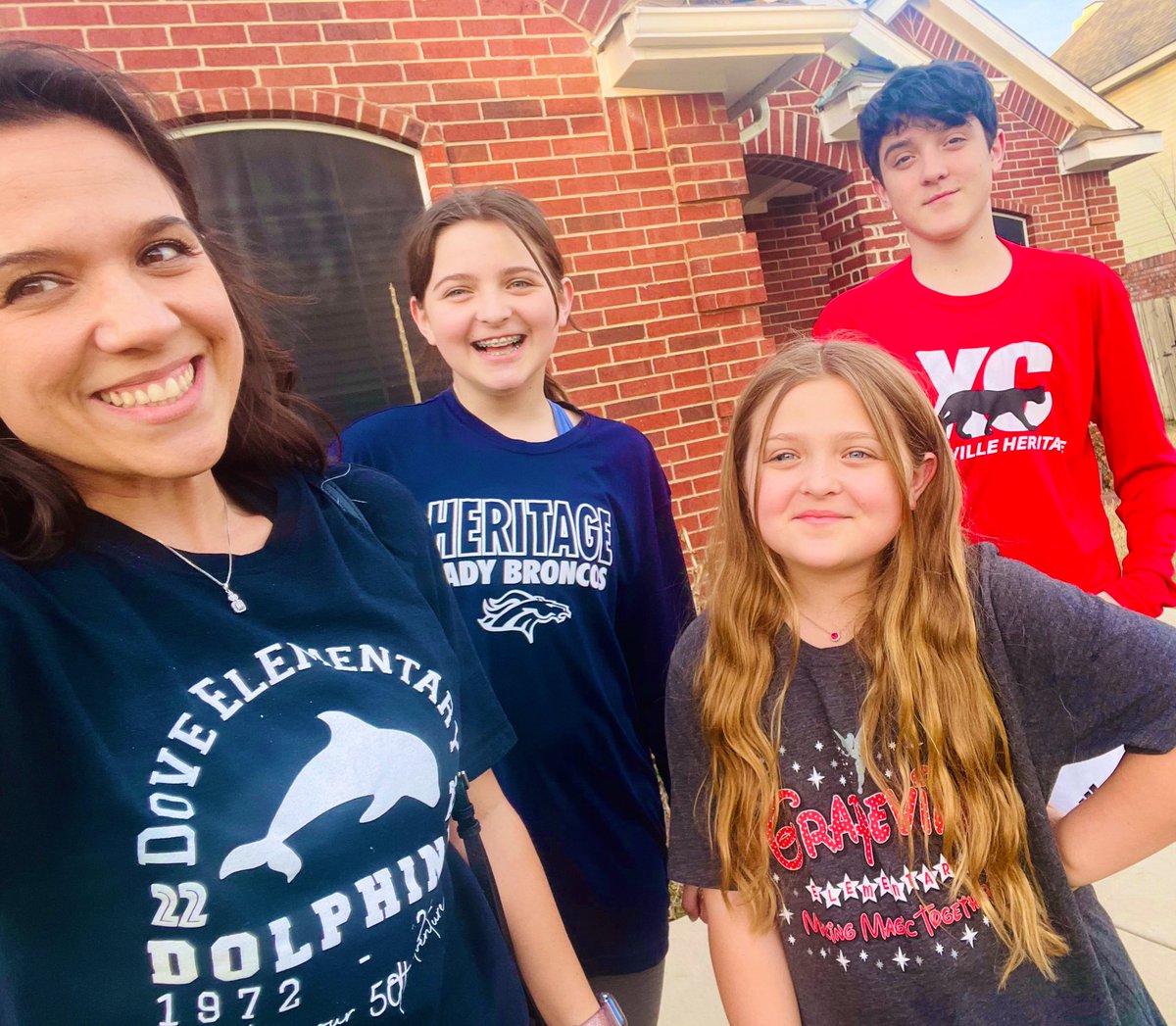 DES_Moody22's tweet photo. When a family has four different schools to go to in one amazing district! #WeAreGCISD @DESDolphins @GESStars @HeritageBroncos @CHPantherPride https://t.co/BsHNXRFAvi