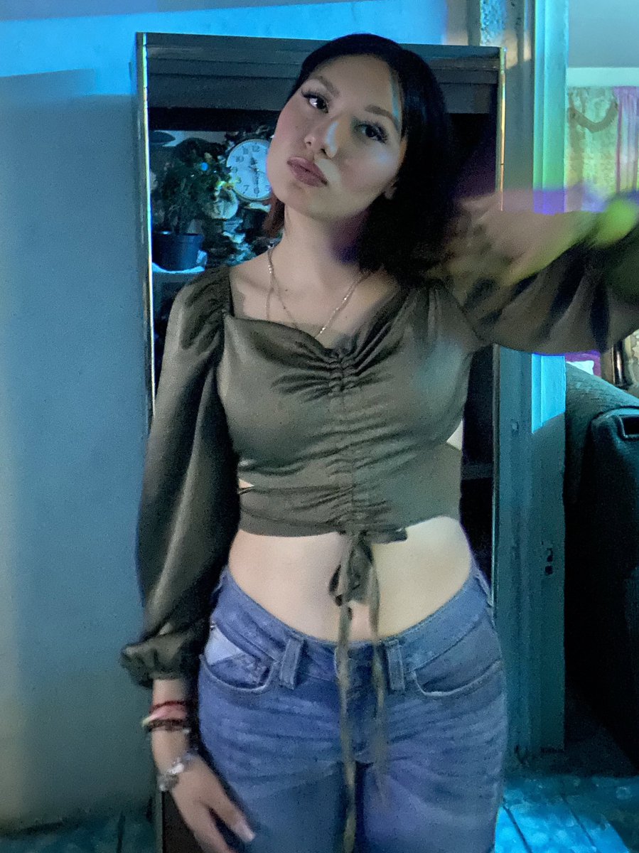 👽