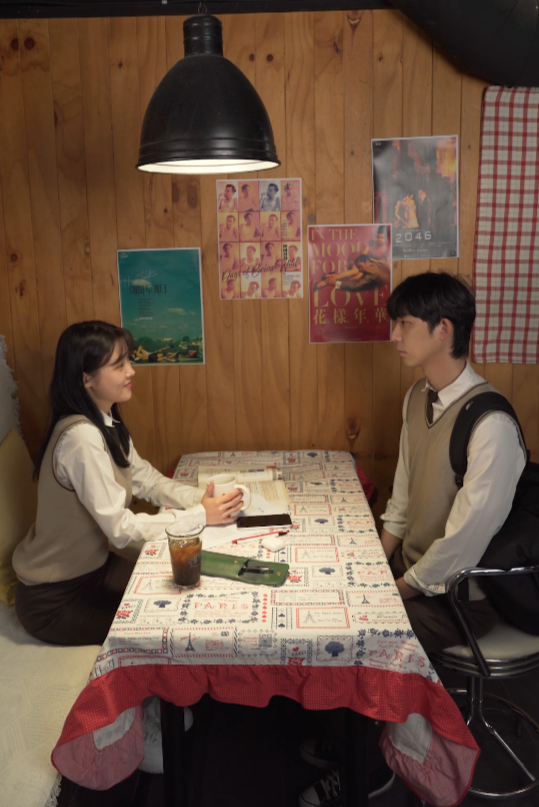 ZIPPINGofficial's tweet photo. [첫사랑 징크스 EP.21/풀버전 업로드]

그날, 내 첫사랑이 시작됐다
그렇게 내 첫사랑은 끝났다

짧아서 아쉬웠던 분들을 위해 풀버전을 공개합니다😆

EP.21 보러가기
🎬 https://t.co/0r50azysce
시즌 2 풀버전 보러가기
🎬 https://t.co/Ig2h058ea1

#웹드라마 #웹드 #남사친 #여사친 #연애 #짝사랑 https://t.co/CnhAy4iRk0