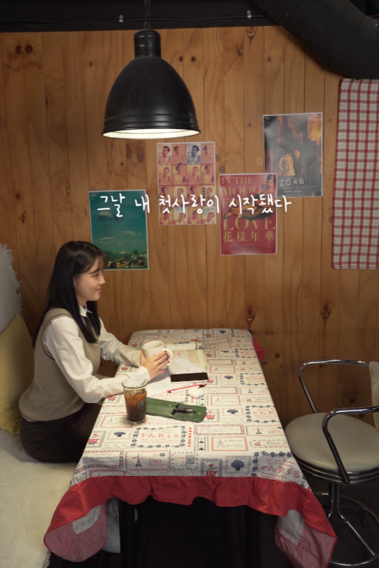 ZIPPINGofficial's tweet photo. [첫사랑 징크스 EP.21/풀버전 업로드]

그날, 내 첫사랑이 시작됐다
그렇게 내 첫사랑은 끝났다

짧아서 아쉬웠던 분들을 위해 풀버전을 공개합니다😆

EP.21 보러가기
🎬 https://t.co/0r50azysce
시즌 2 풀버전 보러가기
🎬 https://t.co/Ig2h058ea1

#웹드라마 #웹드 #남사친 #여사친 #연애 #짝사랑 https://t.co/CnhAy4iRk0