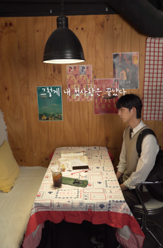 ZIPPINGofficial's tweet photo. [첫사랑 징크스 EP.21/풀버전 업로드]

그날, 내 첫사랑이 시작됐다
그렇게 내 첫사랑은 끝났다

짧아서 아쉬웠던 분들을 위해 풀버전을 공개합니다😆

EP.21 보러가기
🎬 https://t.co/0r50azysce
시즌 2 풀버전 보러가기
🎬 https://t.co/Ig2h058ea1

#웹드라마 #웹드 #남사친 #여사친 #연애 #짝사랑 https://t.co/CnhAy4iRk0