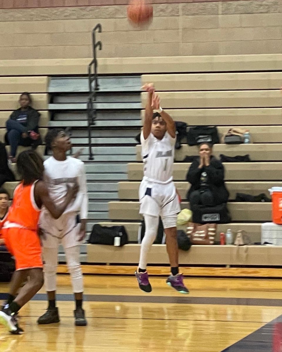 cjstemacademy's tweet photo. First game of the season! Boys with the win, and girls are leading 16 to 6. 🙌👊🏀 #BulldogPride https://t.co/5v9r5nRIkE