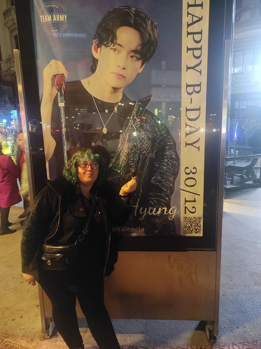 KpopKrashfandom's tweet photo. @BTS_inValencia Tengo que participar si o si para llevarme a mi querido Tae a casa, con lo guapísimo que está 🥰🥰 https://t.co/TbpLz10tsz