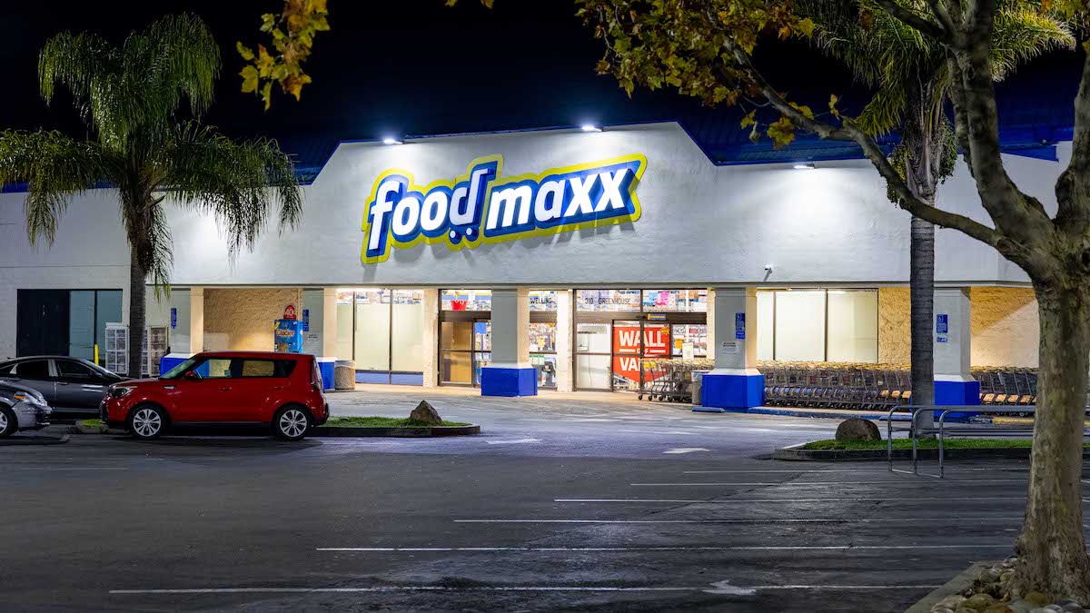 kingretail's tweet photo. Taking an elevated approach to FoodMaxx's "no-frills" ethos, KRS designed, produced, and installed a décor package that was straightforward, bold, and resonated with FoodMaxx customers.

https://t.co/i2xjHQFKPT

#KRS #solutions #retaildesign #grocerydesign #foodmaxx https://t.co/cQNKnoJUry