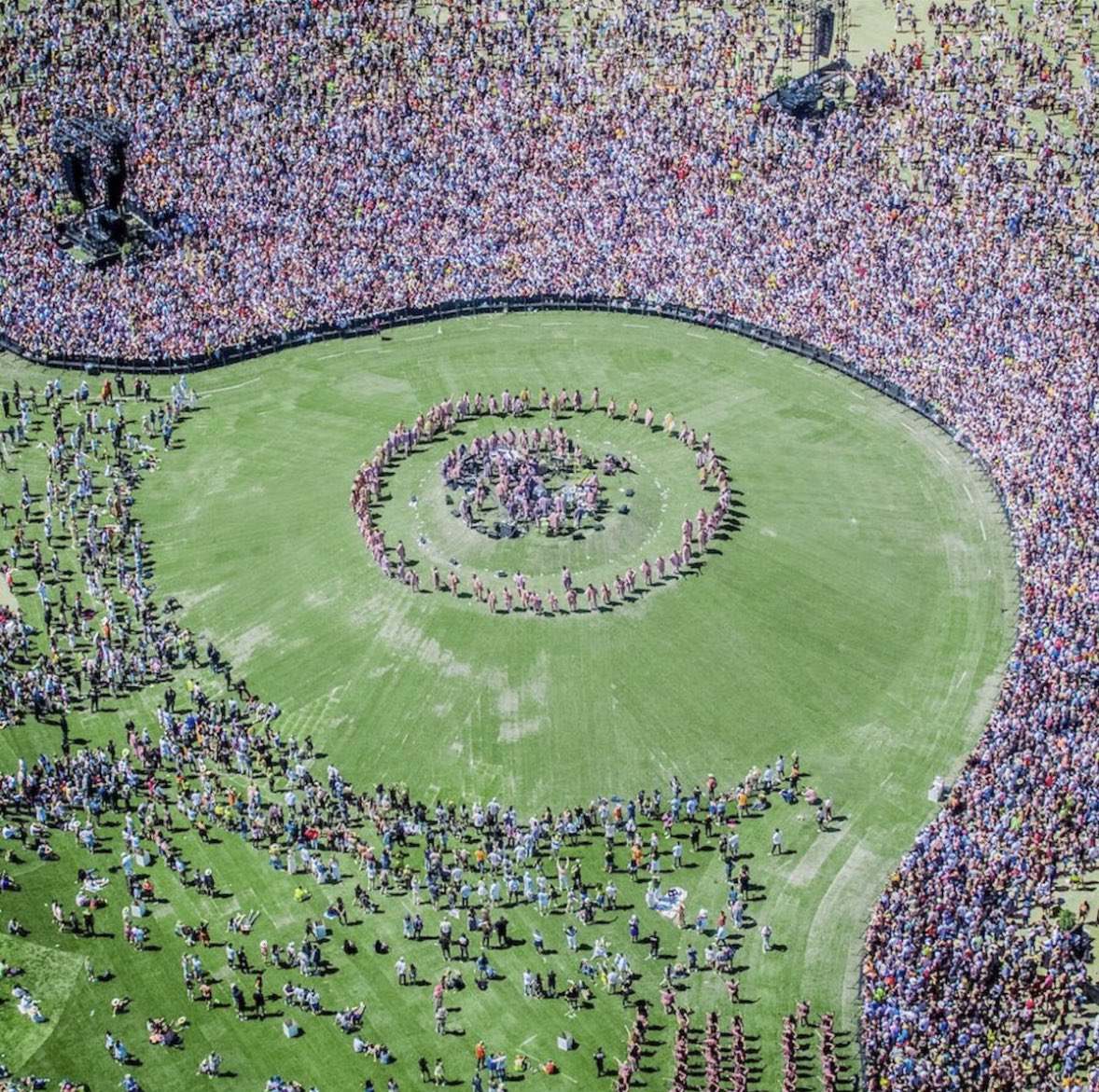 lowkydee's tweet photo. No one could ever do what 
Kanye Ye West did at Coachella 
NOT NO ONE 💜 https://t.co/DPNkfozWfQ