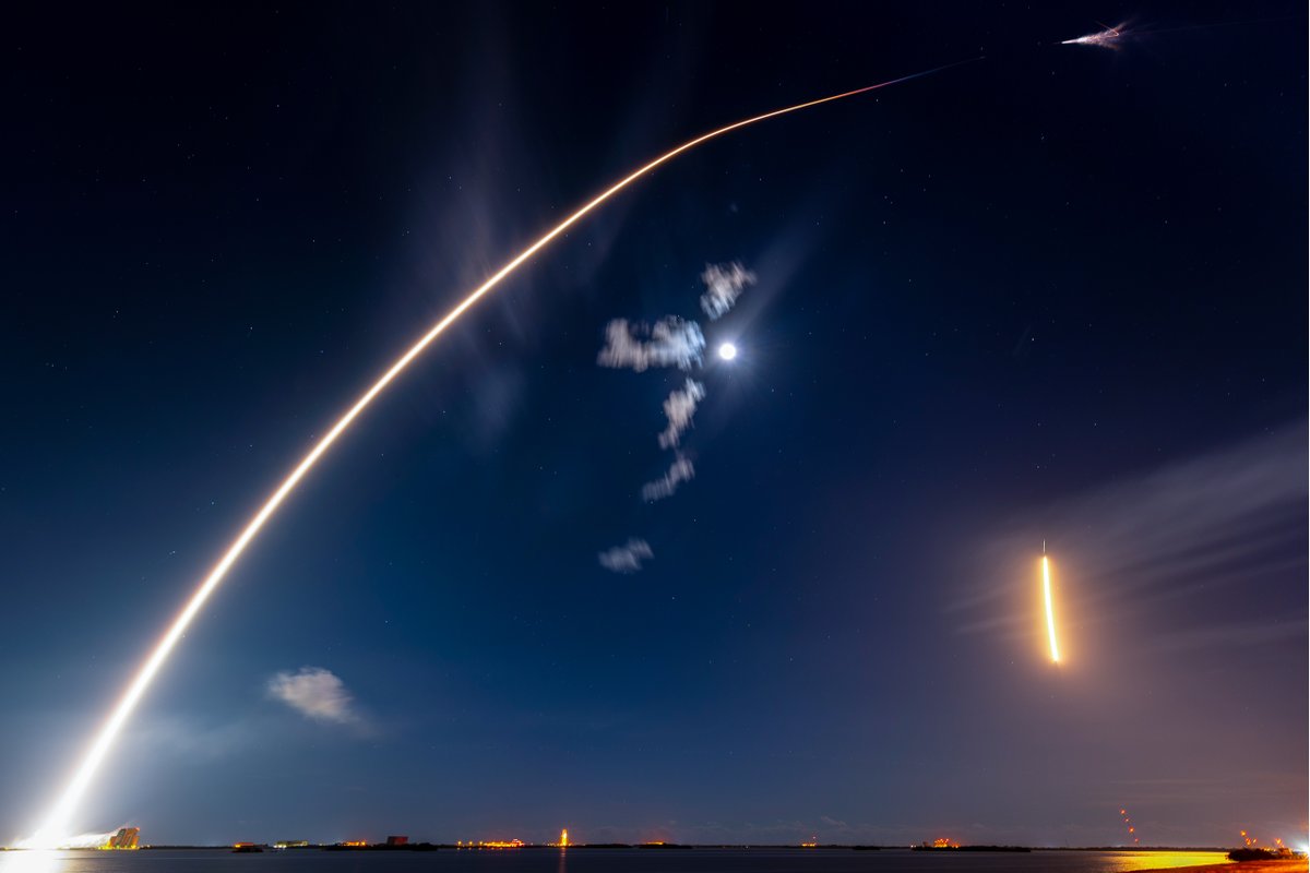 SLDelta45's tweet image. Check out that streak! ✨ This morning&apos;s Falcon 9 OneWeb 2 Launch was quite the looker. 

OneWeb is a planned satellite constellation consisting of 648 microsatellites to provide world wide internet access for individual consumers and airlines. #SetThePaceForSpace