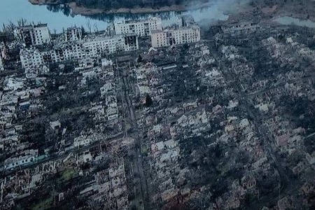 NTenzer's tweet photo. This is #Bakhmut.
After #Grozny
#Aleppo
#Mariupol
No one has the right to pretend they didn't know.
No one has the right to state that this was not foreseeable.
No one should have looked away from 23 years of endless crime.
No one should refuse to intervene. Now.
#OurGuilt https://t.co/w0bFL8idHz