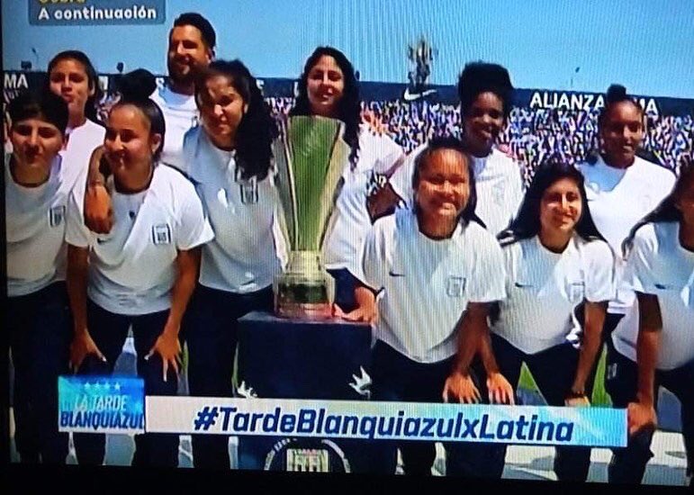 fivasa22's tweet photo. Si esto no es amor… 🎶 

Gracias Dios por esta oportunidad, por cumplir este sueño, se que será inolvidable. 

¡Arriba Alianza TLV!
Vamos con todo💙

#patipapá #alianzalima #alianzalimafemenino #fivasa #fv1 #blassed https://t.co/mifgOdwuYT
