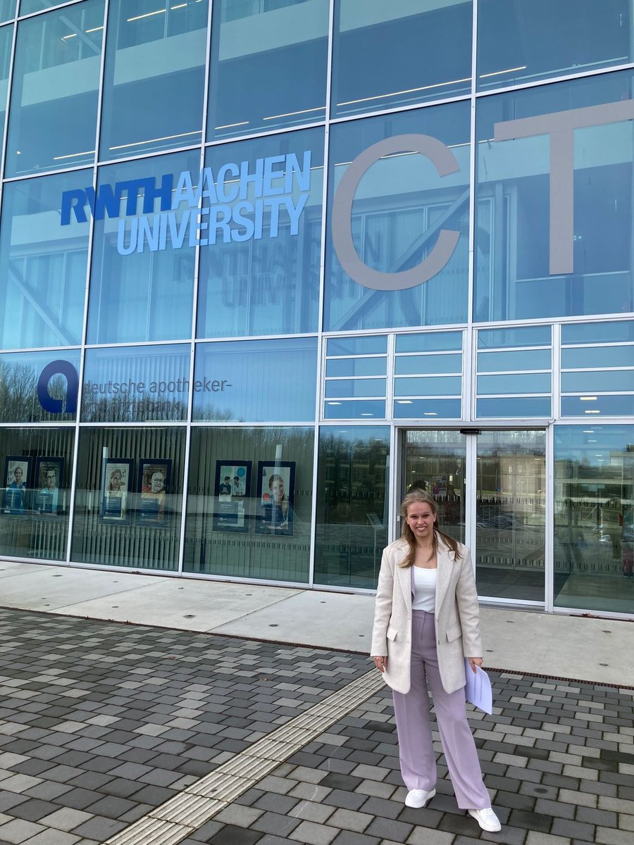 UCH_Essen's tweet photo. Wir gratulieren unserer Kollegin Friederike Blum zur erfolgreich verteidigten #Promotion. 🚀🎉🎉🤩🎓👩‍🎓
Herzlichen Glückwunsch, Frau #Doktor! 
#ILookLikeASurgeon #UC #Unfallchirurgie #Traumasurgery #DrMed 🥂 https://t.co/2t8U3fRYmC