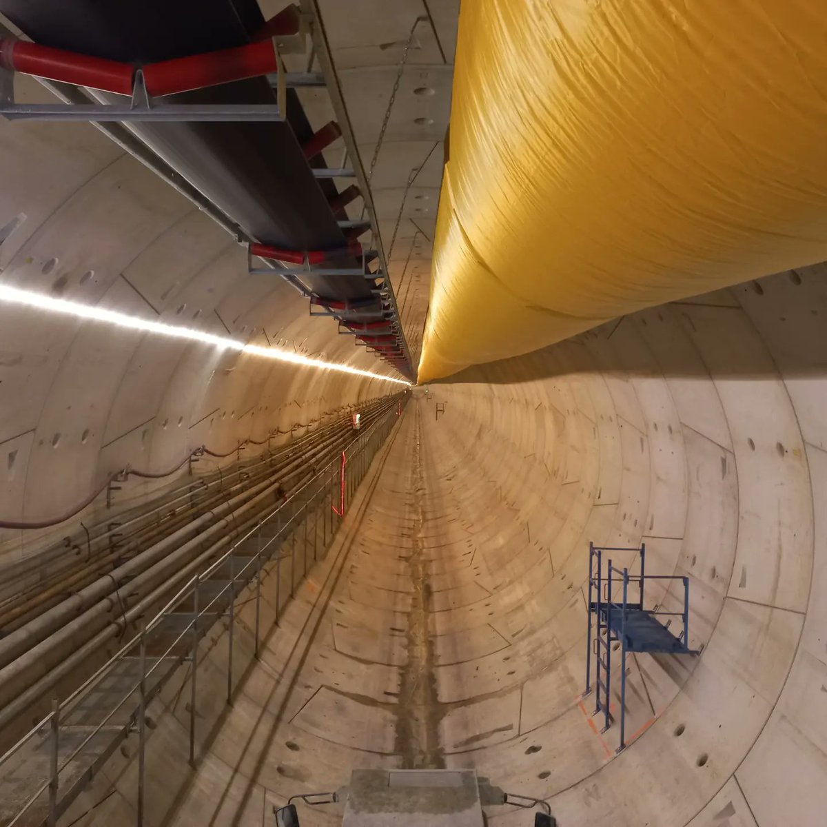 GERARDFranois3's tweet photo. Visite incroyable sur le chantier @groupe_NGE de la future ligne 16 du métro du Grand Paris ! 😍 https://t.co/ssSlKh2VPa