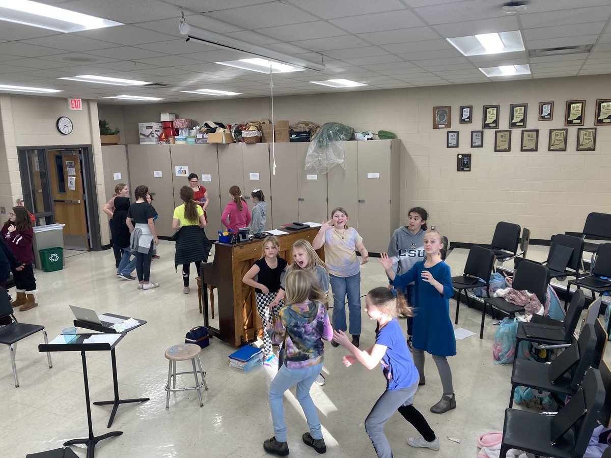 ChoirsTri's tweet photo. Just ended rehearsal with the 36 person Elementary Choir here at TC! Truly an outstanding group of singers and people! We played some games working on teamwork, learned how to read a piece of choral music for the first time, and had a lot of fun! @MatthewMillerpe https://t.co/UhswxihDeO