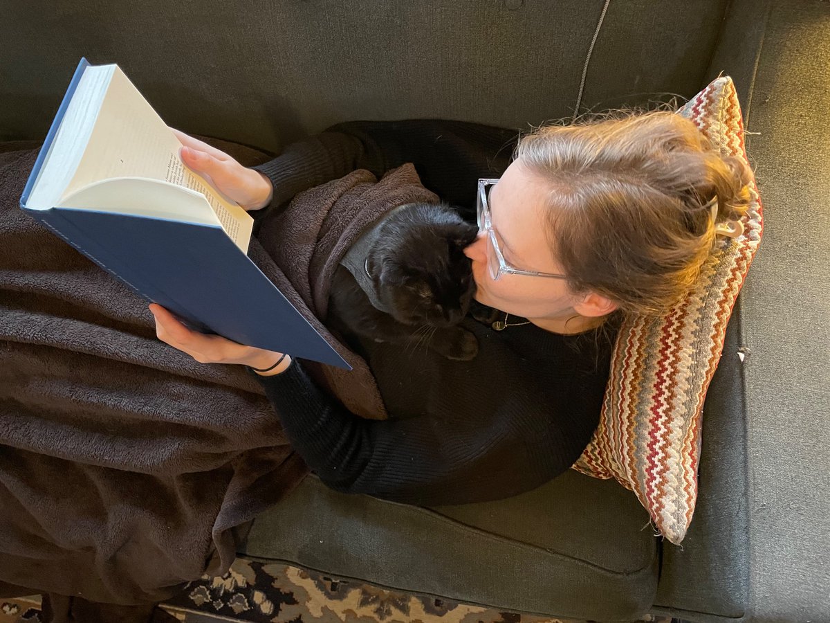 Brianne_esque's tweet photo. Book club with Pepper https://t.co/XcxM5gyuv8