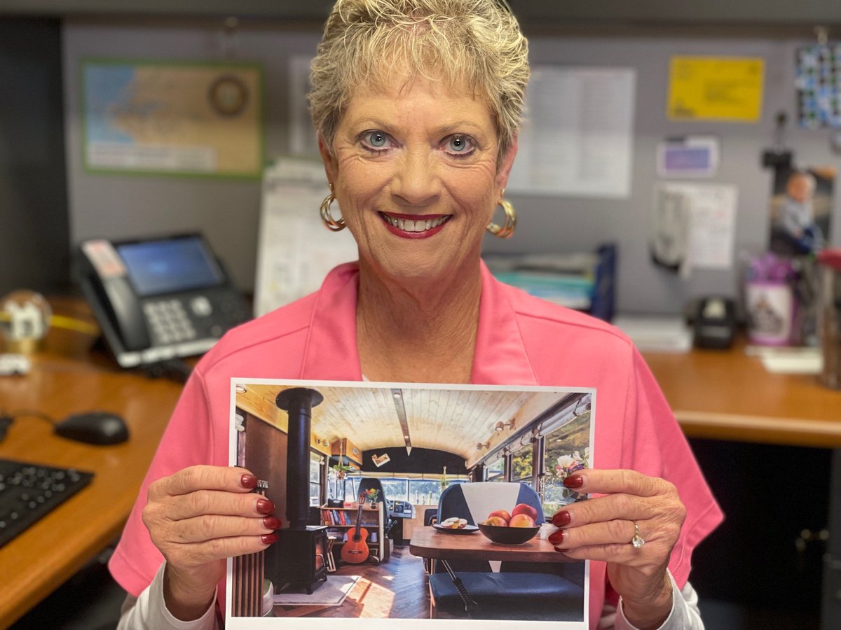 Manateeschools's tweet photo. The results were fantastic! @Manateeschools employees couldn't believe their eyes. Their former school bus is now creating new memories.

Lots of smiles, laughs: "23 years and I remember this bus," said Mike Vickers. "I have worked on this bus... oh my gosh, that is beautiful!" https://t.co/FuR7idKXiK