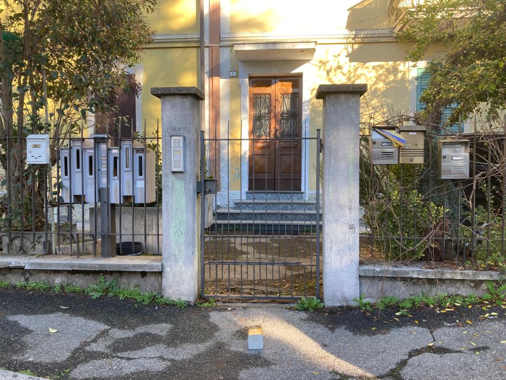 Oggi sopralluogo al Gattaglio con l'ingegnere del Servizio Cura della città del Comune di Reggio Emilia, in preparazione della posa di una nuova Pietra d'Inciampo venerdì 27 gennaio 2023, ore 9.30. Vedi volantino.
@ComuneRE <a href="/Istoreco/">Istoreco</a>