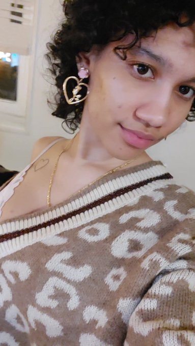 21 yrs vs 17 yrs  Lol, the changes are insane (in my opinion) https://t.co/ZfckIxYVck<a href="/tag/live"class="tags"><span>#live</span></a><a href="/tag/chill"class="tags"><span>#chill</span></a><a href="/tag/chat"class="tags"><span>#chat</span></a><a href="/tag/naughty"class="tags"><span>#naughty</span></a><a href="/tag/prettywoman"class="tags"><span>#prettywoman</span></a><a href="/tag/chattimenow"class="tags"><span>#chattimenow</span></a>