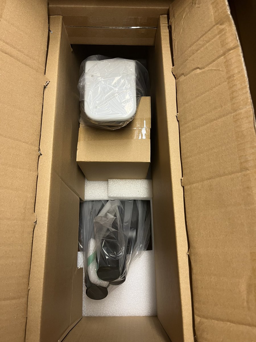 gregmd_cincy's tweet photo. Finally….just what the lab needed…another microscope 🔬 what kind? Unbox it with Cheick tomorrow! #DionLab #Laryngology #ENT #Cincinnati #VoiceResearch #microscope https://t.co/8GQnWB07KI