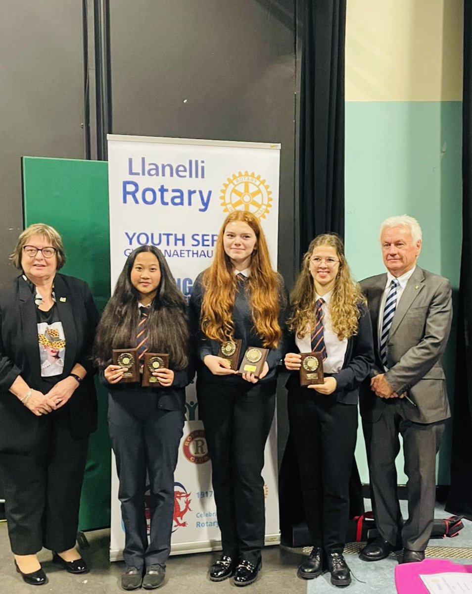 EnglishSjl's tweet photo. A huge congratulations to both our Senior and Intermediate Youth Speaks teams on their success in this evening's local heat of the Rotary Youth Speaks competition. On to the next round! #smallschoolbigideas @stjohnlloyd https://t.co/20Ng3xRKka