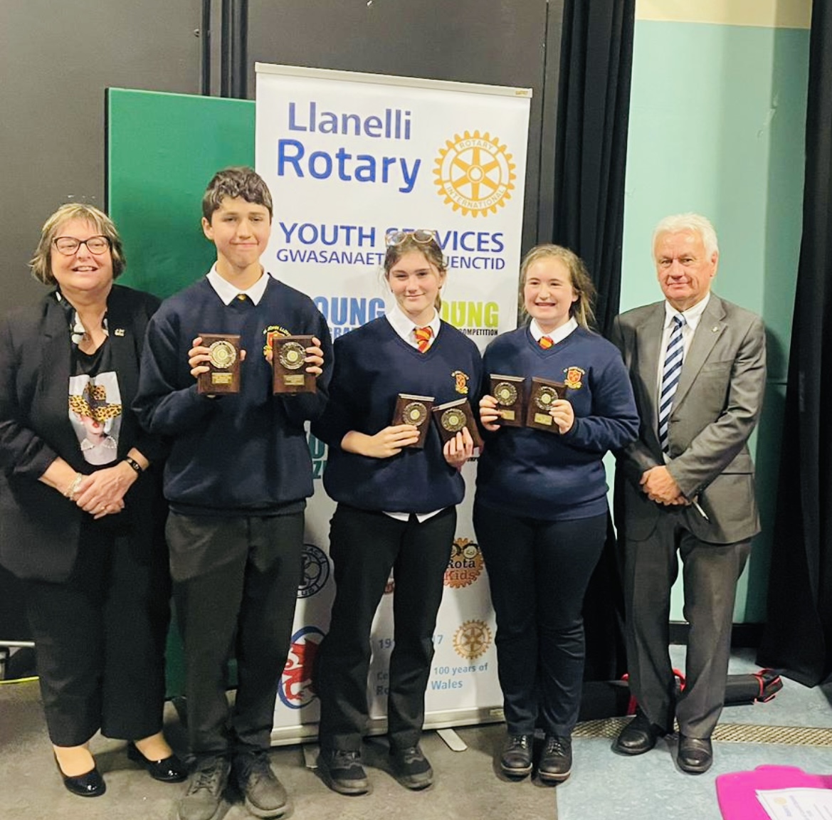 EnglishSjl's tweet photo. A huge congratulations to both our Senior and Intermediate Youth Speaks teams on their success in this evening's local heat of the Rotary Youth Speaks competition. On to the next round! #smallschoolbigideas @stjohnlloyd https://t.co/20Ng3xRKka
