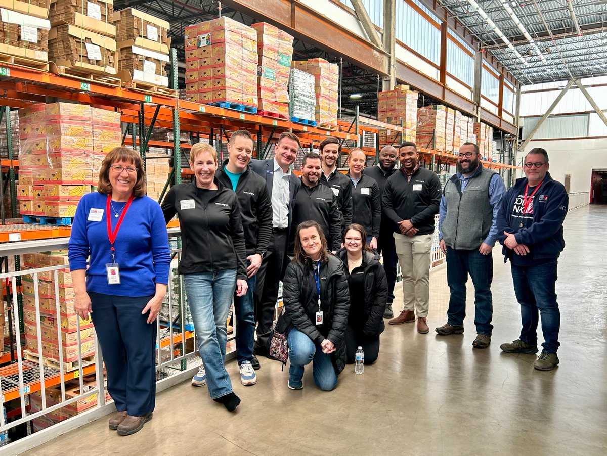 Gr8BosFoodBank's tweet photo. Thank you to this great group from @nationalgrid who joined us in our warehouse to volunteer. Thank you also for a generous donation which will allow GBFB to provide 800,000 healthy meals to our neighbors struggling with food insecurity.  #FeedingEasternMA. #EndHungerHere https://t.co/EZie4ladri