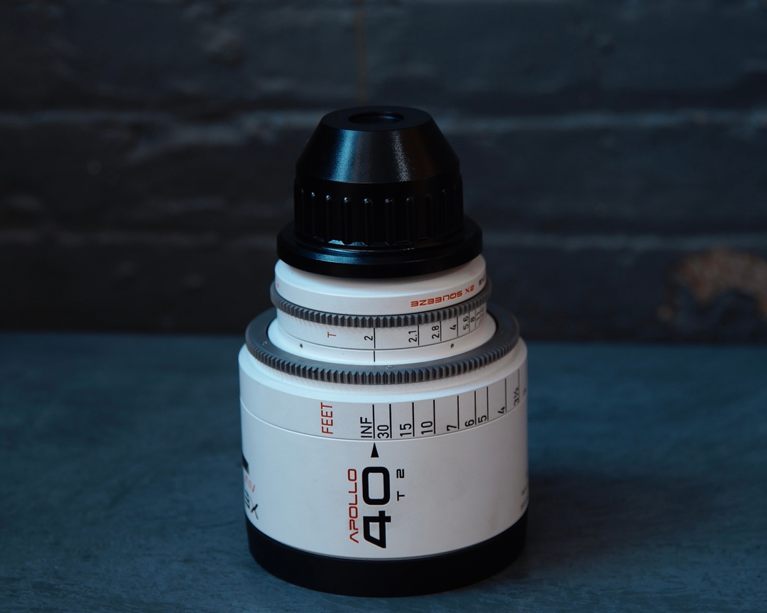 NewYorkCameraCo's tweet photo. Xelmus Apollo 40mm Anamorphic Lens. At 3.8 lbs with 15" Close Focus, and covering Full Frame these lenses are truly one of a kind. Beautiful skin tones and delicate distortion make these a top pick for anamorphic cinematography. @xelmusanamorphic
#newyorkcitycamera #nycc #madeinn https://t.co/EQjGx8HyVC