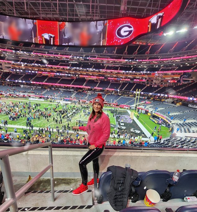 Last night was super fun ? #GoDawgs #BackToBack https://t.co/HPNnYPqGzL