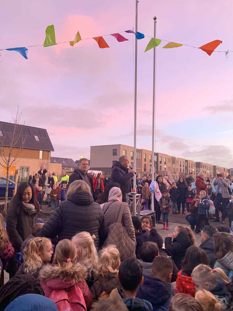 Na een mooie openingshandeling van @PHennevanger is het nieuwe Kindcentrum @OctVlinderboom <a href="/OctantNL/">Octant</a> vanaf vandaag in gebruik!