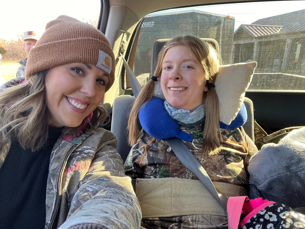 ☝️Goes w/video above. A 3 point (former 6 point) showed on the 3rd day, that Kenzi is more than happy to have on the table and in the freezer. A long but productive day starting early in the morning once we got there. #fillthefreezer #deerhunter