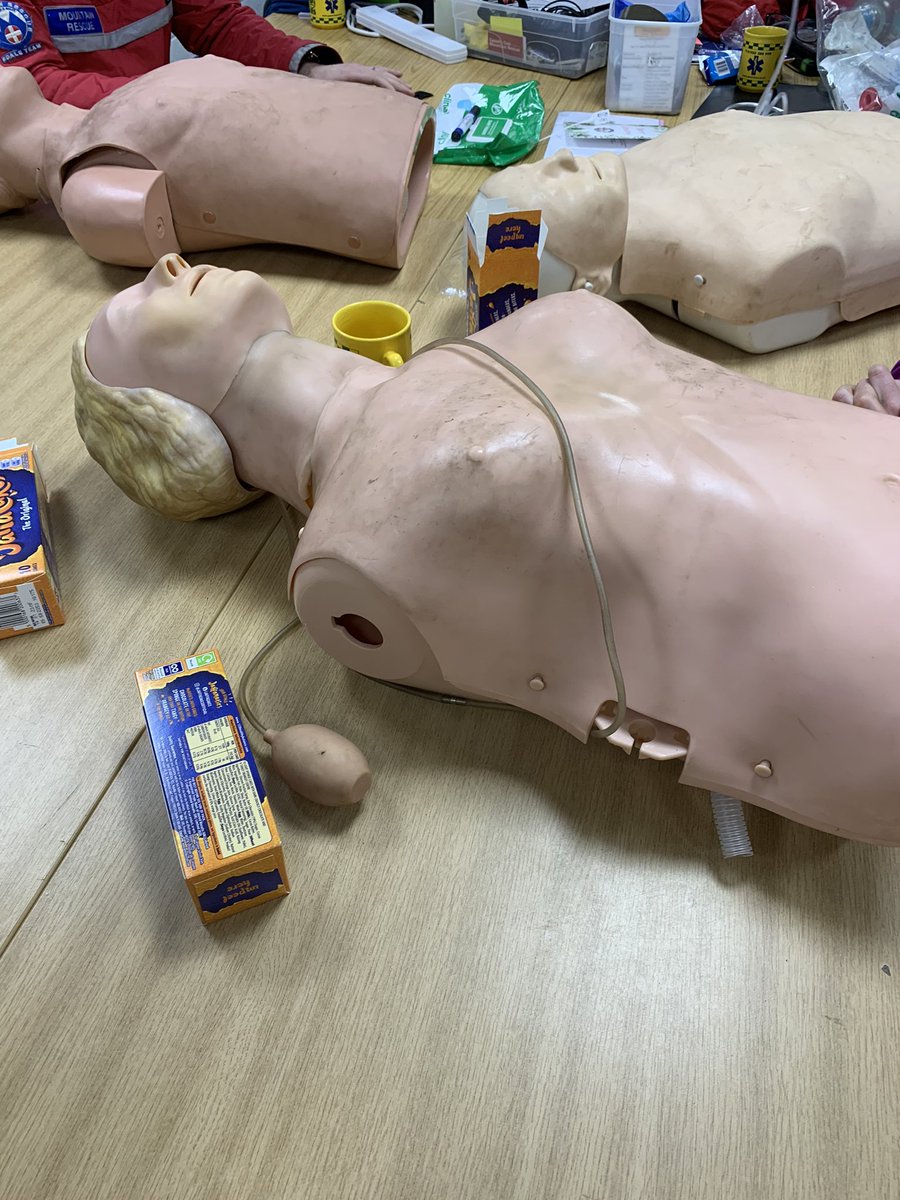 Ain’t no party like a resusci-annie and jaffa cake party. Brilliant training night at Edale ⛰⛑🚑 Team on the A+B of the primary survey. Deep experience both in doctoring and in rescuing, and a privilege to learn from it.