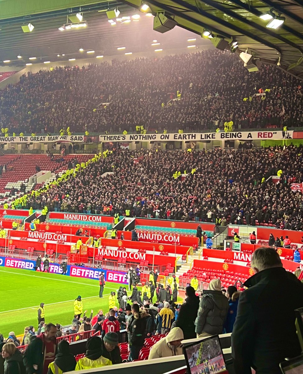jules_breach's tweet photo. Charlton didn’t have many opportunities tonight but they stayed in the game right to the end until those 2 late Rashford goals. The League One side’s 9,000 travelling support didn’t stop singing for the full 90 minutes. @EFL #cafc https://t.co/Eqc0GN4mFP
