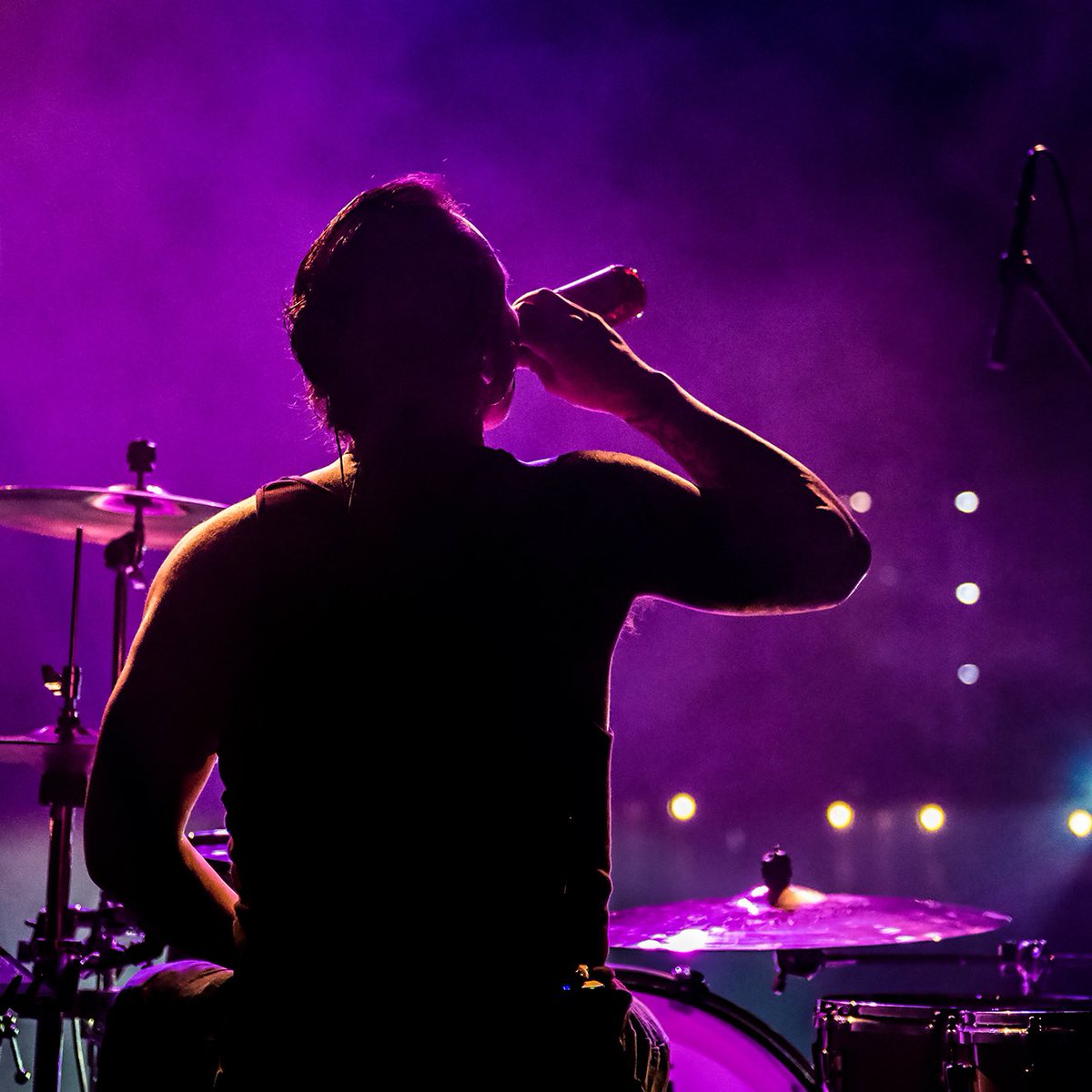 richfrollini's tweet photo. Drumming is thirsty business…
#TheClarks #StageAE #BeerBreak #ConcertPhotography #RockStarPhotos https://t.co/UkTIlBLVgH