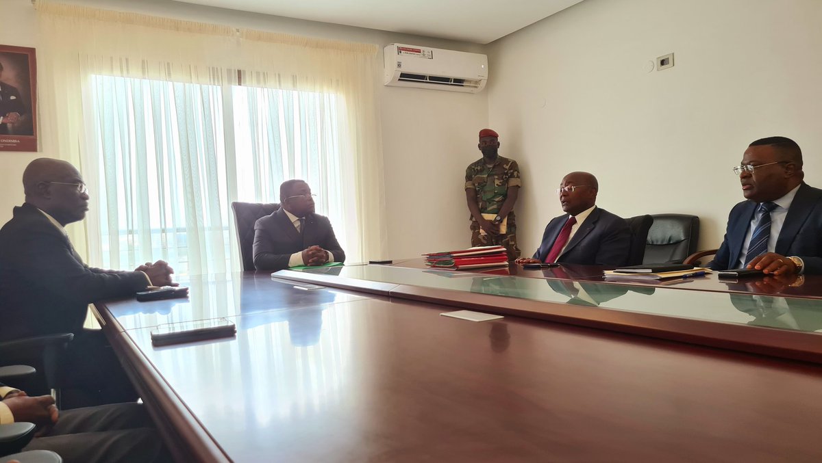 IndustriesGouv's tweet image. Passation de charges ce jour au Ministère de l&apos;industrie entre le M.E #sortant @pmoubelet et le M.E entrant @BLAISELOUEMBE sous la supervision du M.le #SGG Jonas LOLA MVOU.

@Comgouv_GA