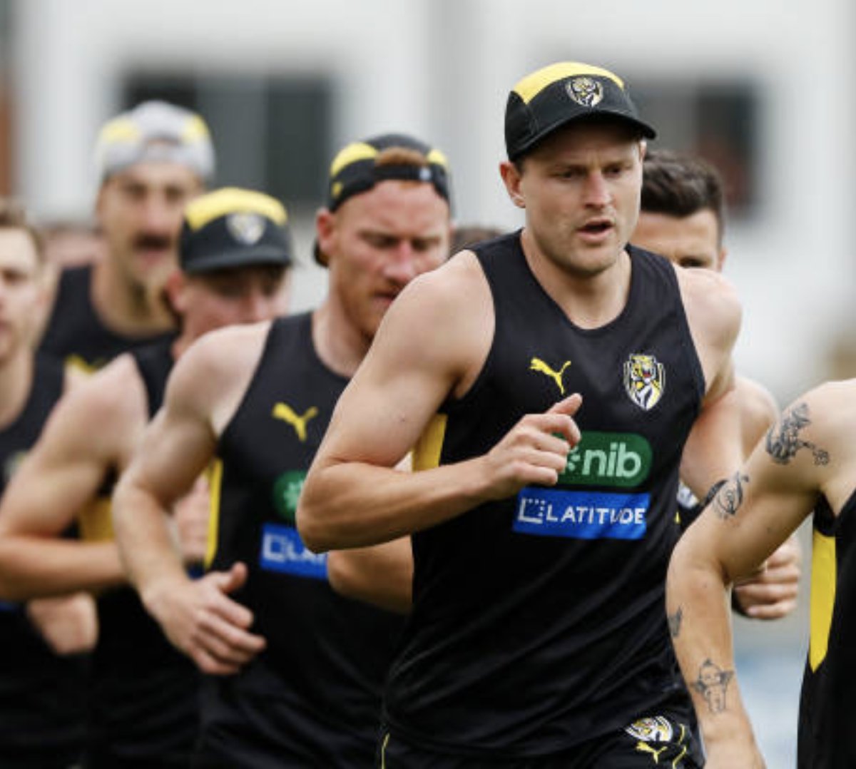 Tigers_of_Old's tweet photo. Has flown under the radar a bit but #JacobHopper should add much needed steel to our engine room.
When fit he was ranked 10th in the comp for clearances pg in '21. Also top 10 for contested possessions.
Time will tell but he says he's fit again. Can't wait to see what he brings.. https://t.co/5DtofkPNGa