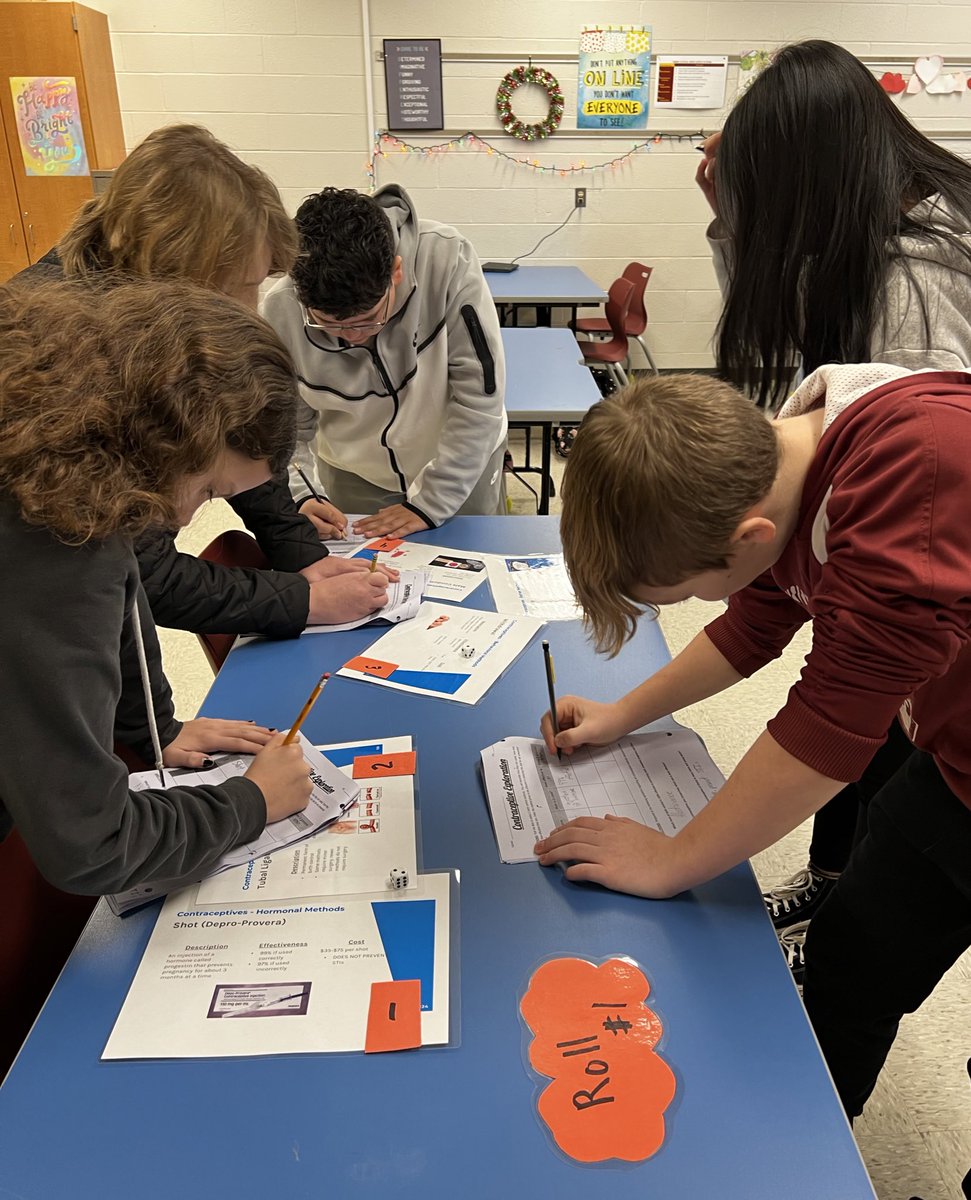 MrsMohl_HPE's tweet image. Rolling the 🎲 &amp;amp; collaborating to explore different types of contraceptives in #healthed today #GMMS #mifflinsd