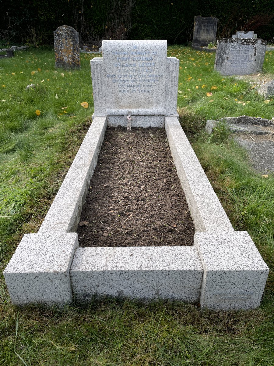 HelenR864's tweet image. A very strange coincidence this evening in that I was going to post a photograph illustrating the work of @CWGC volunteer Greg, who looks after many scattered war graves in Hampshire, as part of the #EOHO project. Something about the name and date of death caught my eye... 1/