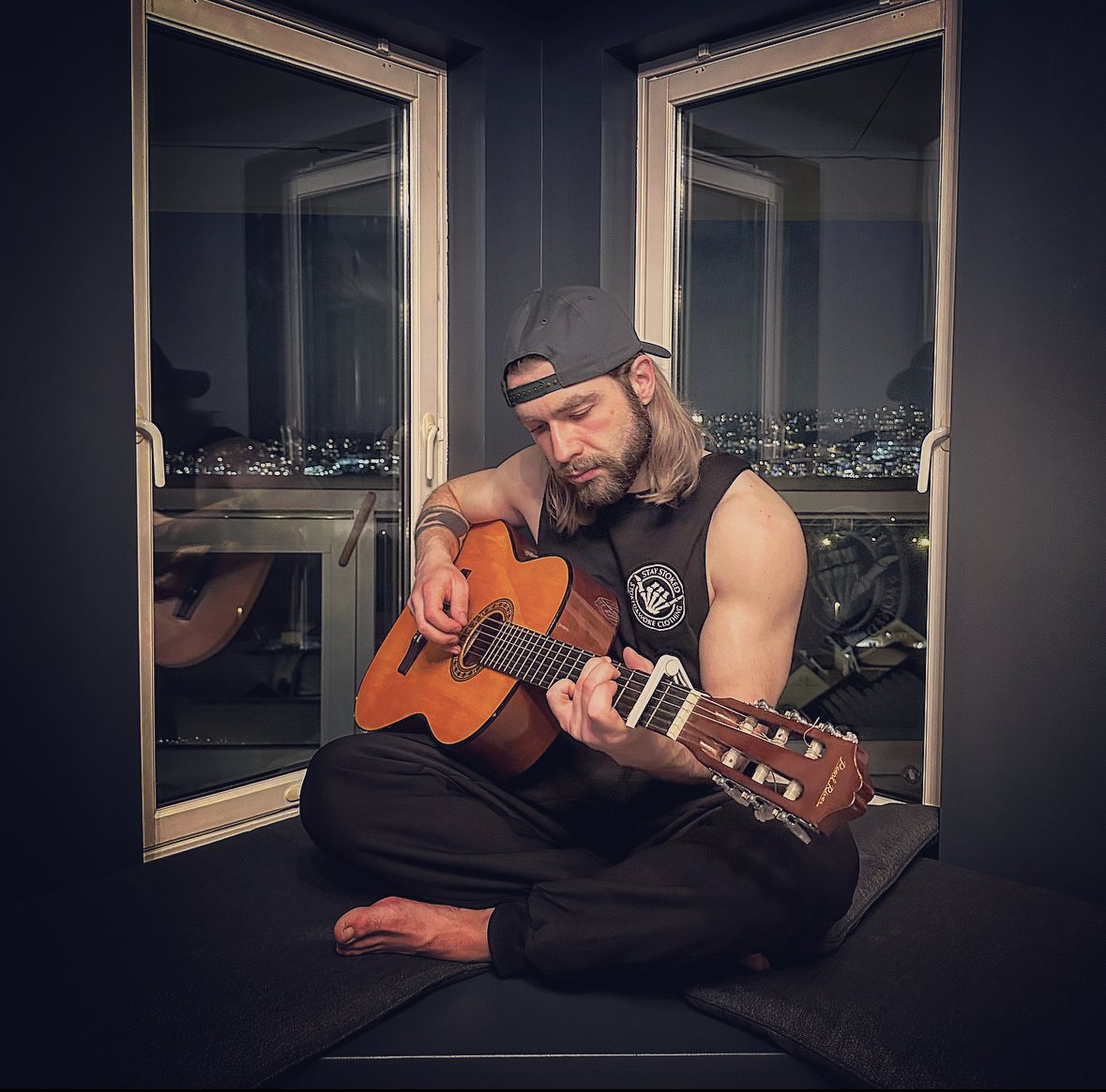 Gergoartist's tweet photo. A relaxing afternoon with beautiful #tromso in the background helping me vibe.Also checkout #stokedandwokeclothing love their new vest!
#longhair #guyswithlonghair #menwithlonghair #longhair #longhairandbeard #guyswithbeards #guyswithbeard #menwithbeards #menwithbeard #musician https://t.co/9FD7LahfPS