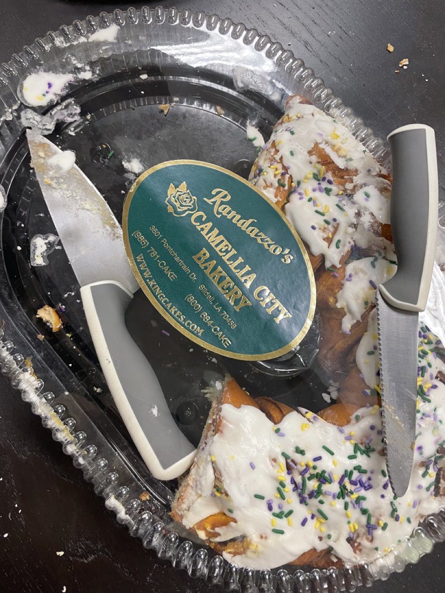 kingcakesnob's tweet photo. Okay all of you #kingcakesnobs out there...answer me this. Knife inside the King Cake box or out? 
#kingcakes #kingcakesnob #MardiGras #Carnival https://t.co/XiwSng8kv2