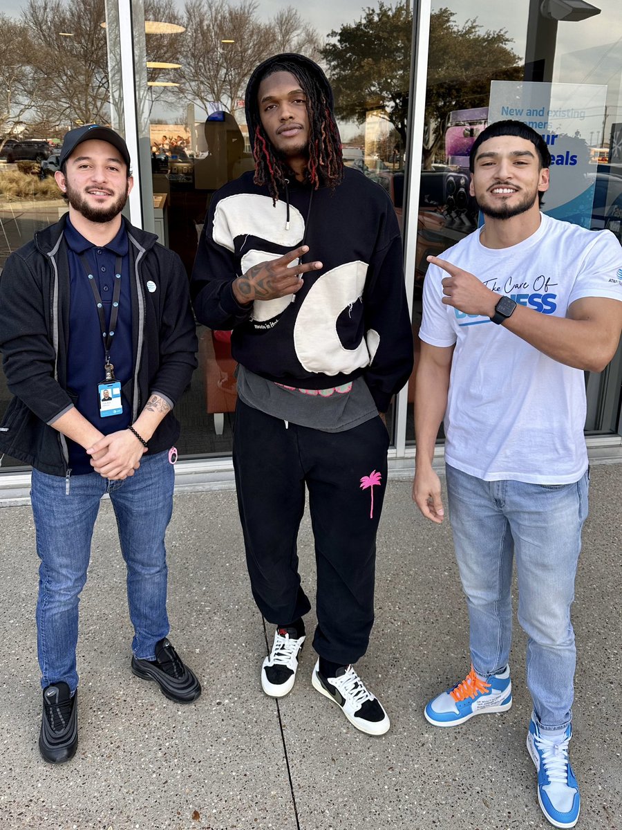 Ant_Montoya's tweet photo. It’s not often I see people walking in with more heat on their feet than me🔥👀 but what can I say when @_CeeDeeThree walks in with the early pair!! I appreciate the convo big bro, continue to grind it out on the field. The league is yours!🐐💪🏼 #DallasCowboys https://t.co/EH5xL1qteZ