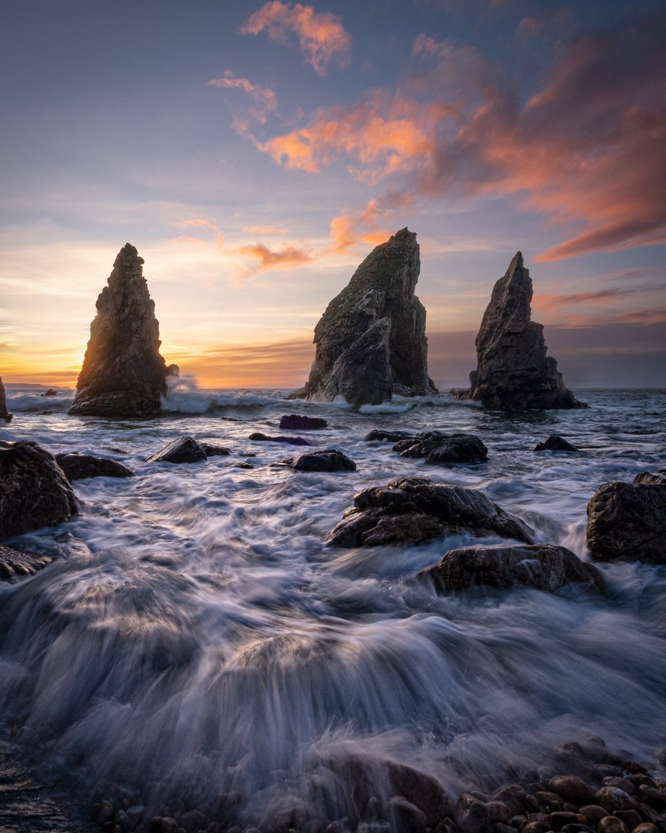 The crashing of the waters, the setting of the sun. #odonnellphotography
<a href="/TG4TV/">TG4</a> <a href="/wildatlanticway/">Wild Atlantic Way</a> <a href="/irishdaily_/">Irish Daily</a> <a href="/govisitdonegal/">Donegal Tourism</a> <a href="/AimsirTG4/">Aimsir TG4 💚</a>